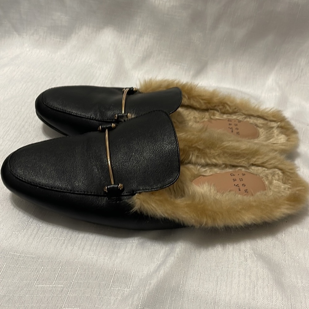 a. New day slip on shoes size 10 - Picture 4 of 7